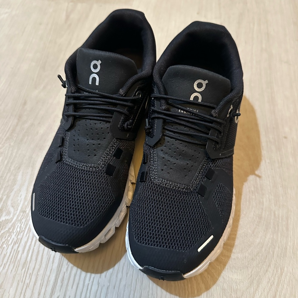On Women's Cloud 5 Low Top Sneakers